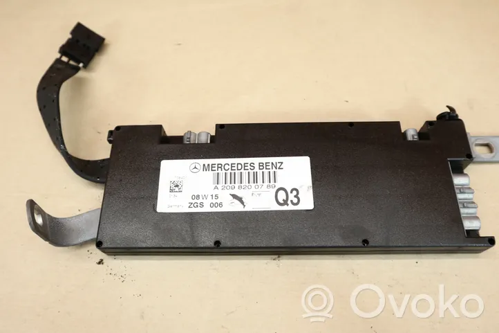 Mercedes-Benz CLK A209 C209 Amplificatore antenna 2098200789