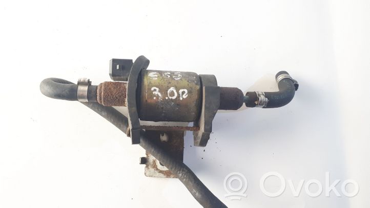 BMW 7 E65 E66 Pompe à carburant Webasto 8379877