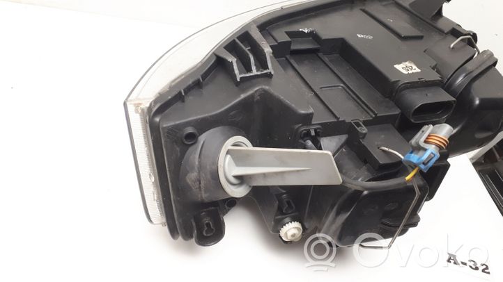 Audi A6 S6 C5 4B Lampa przednia 15591400R