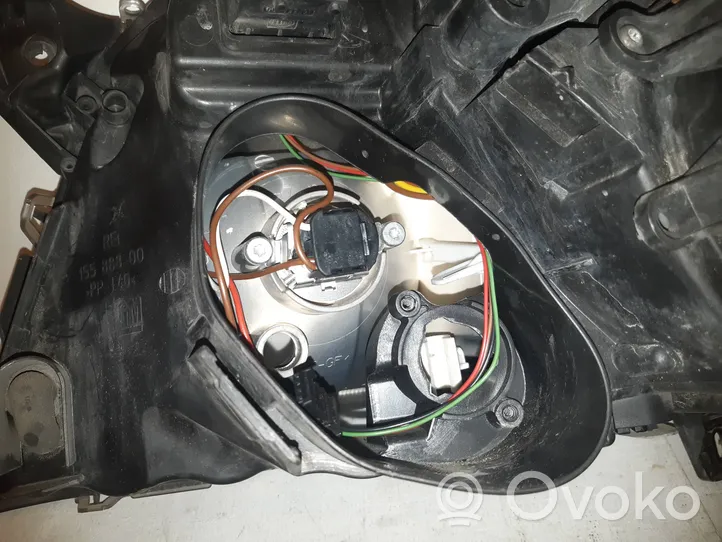 Opel Vectra C Lampa przednia 15588800