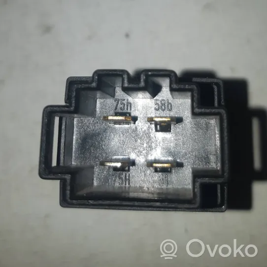 Volkswagen Golf III Windscreen/window heater switch 1H0959621