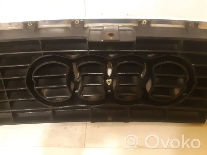 Audi V8 Grille calandre supérieure de pare-chocs avant 441853655C