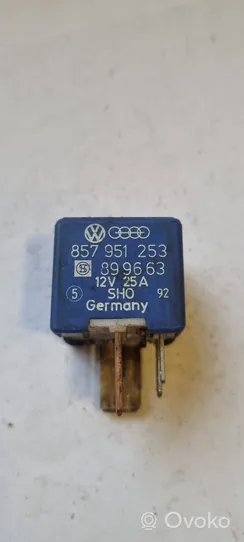 Volkswagen Golf II Autres relais 857951253