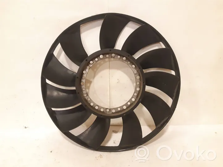 Volkswagen PASSAT B5 Hélice moteur ventilateur 059121301A