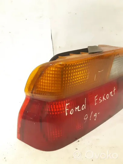 Ford Escort Rückleuchte Heckleuchte 91AG13A603