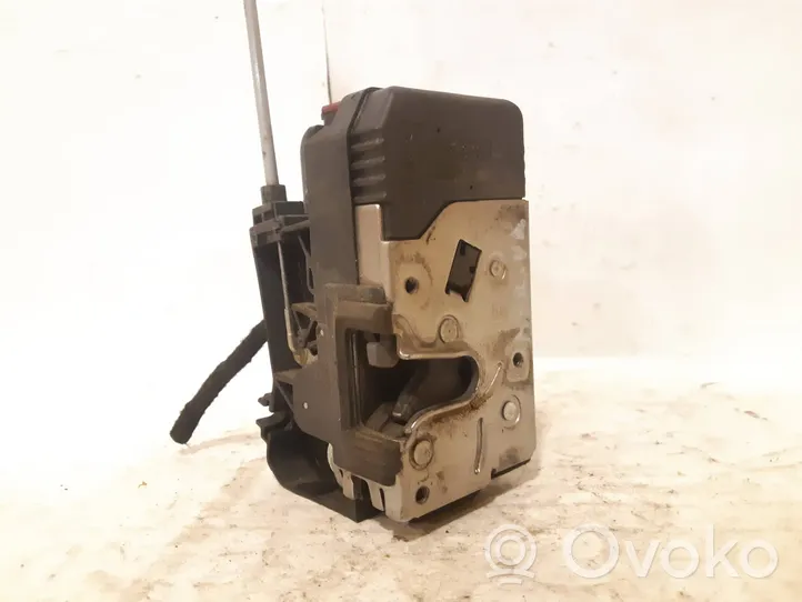 Opel Meriva A Front door lock 13154792