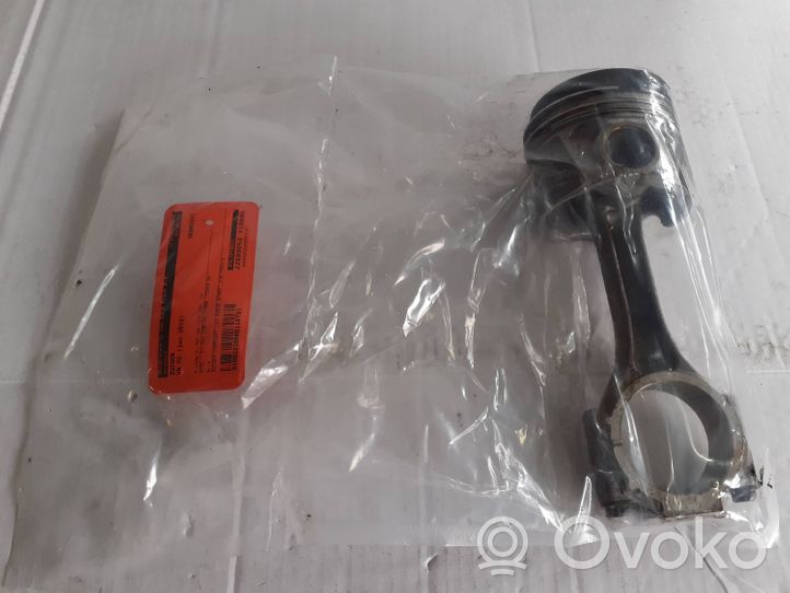 Audi A3 S3 8P Piston avec bielle 03L107065S