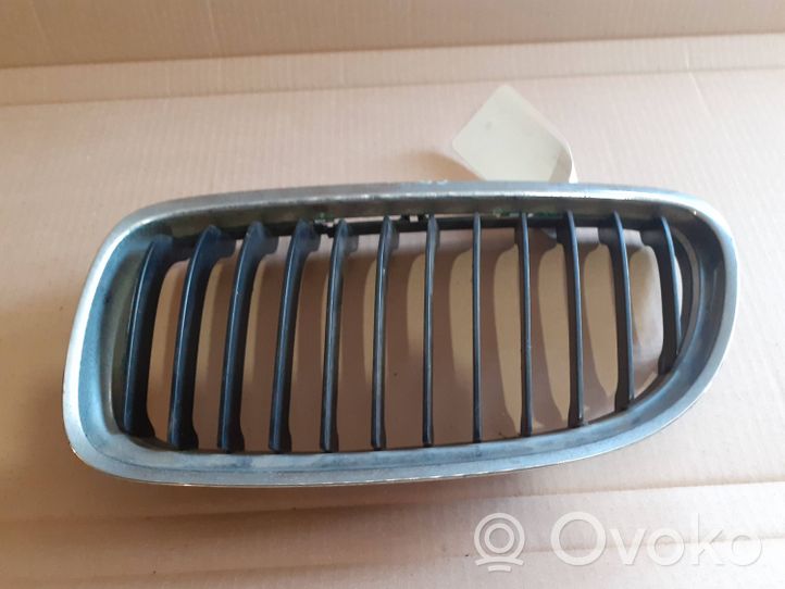 BMW 3 E90 E91 Griglia superiore del radiatore paraurti anteriore 51137201967