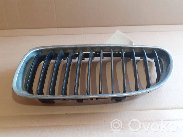 BMW 3 E90 E91 Griglia superiore del radiatore paraurti anteriore 51137201967