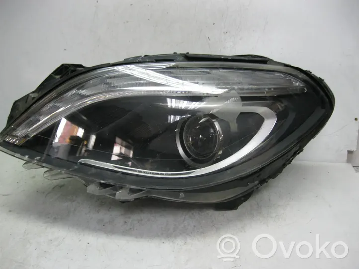 Mercedes-Benz B W246 W242 Lampa przednia A2468200139