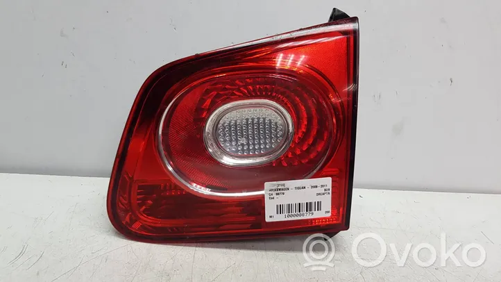 Volkswagen Tiguan Lampy tylnej klapy bagażnika 5N0945094B