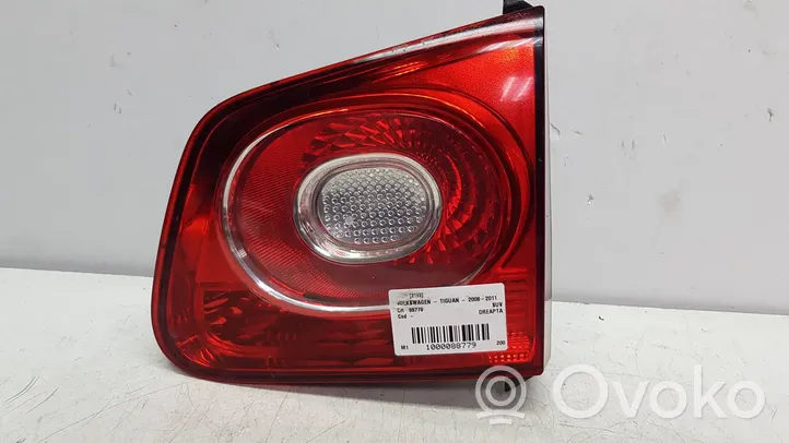 Volkswagen Tiguan Lampy tylnej klapy bagażnika 5N0945094B