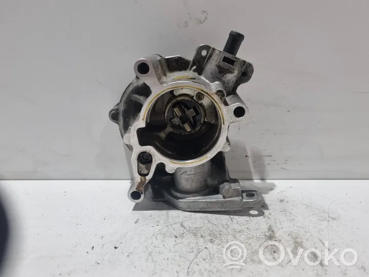 Audi A4 S4 B8 8K Alipainepumppu 06J145100B