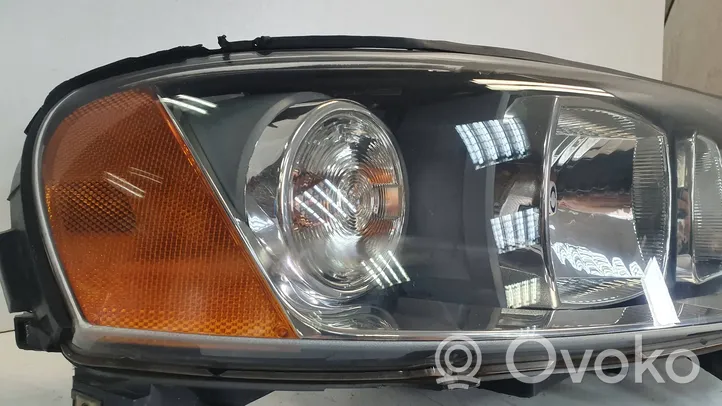 Volvo V70 Lampa przednia 30698836