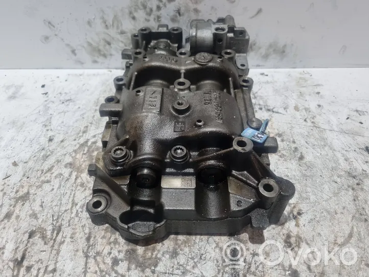 Volkswagen PASSAT B7 Oil pump 03L103537