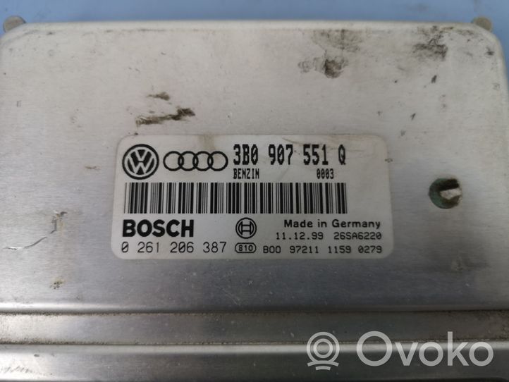 Audi A4 S4 B5 8D Moottorin ohjainlaite/moduuli 3B0907551Q