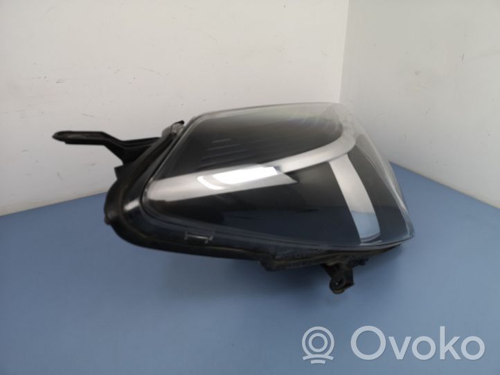 Toyota Yaris Lampa przednia 0D158