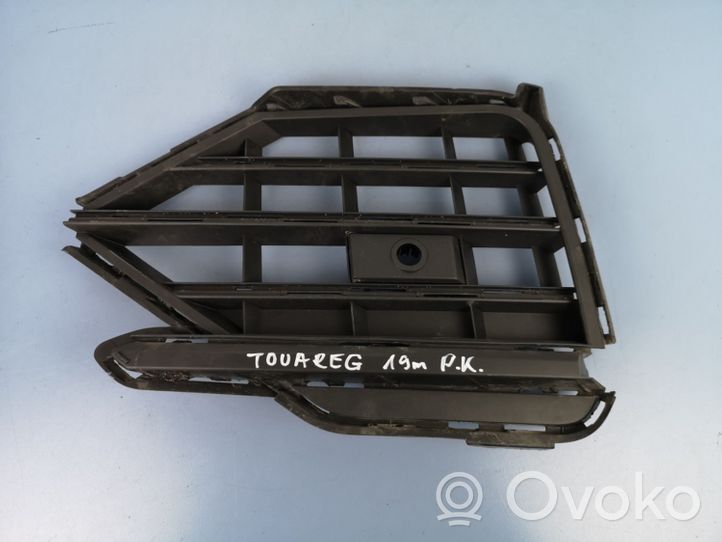 Volkswagen Touareg III Priešrūkinio žibinto apdaila/ grotelės 760853665B