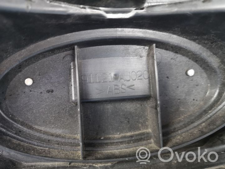 Subaru Legacy Grille calandre supérieure de pare-chocs avant 91121AJ020