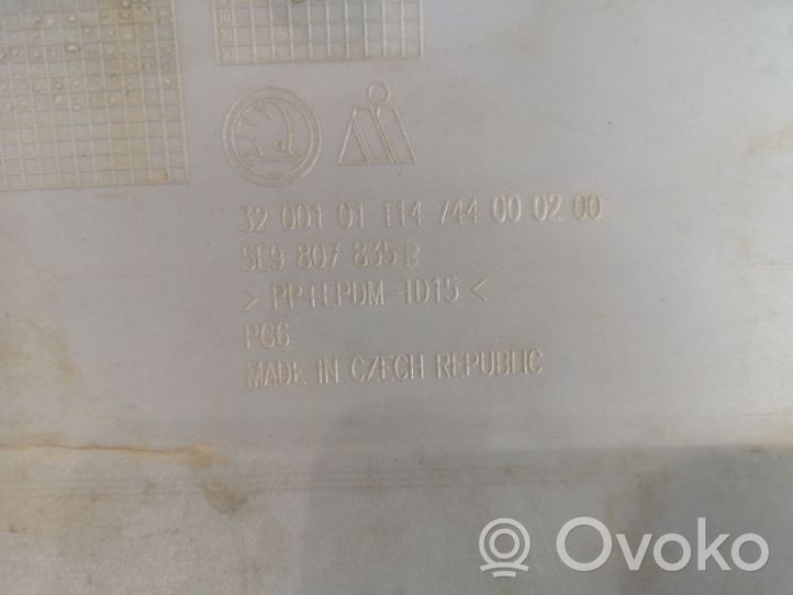 Skoda Octavia Mk3 (5E) Listwa dolna zderzaka tylnego 5E9807835B
