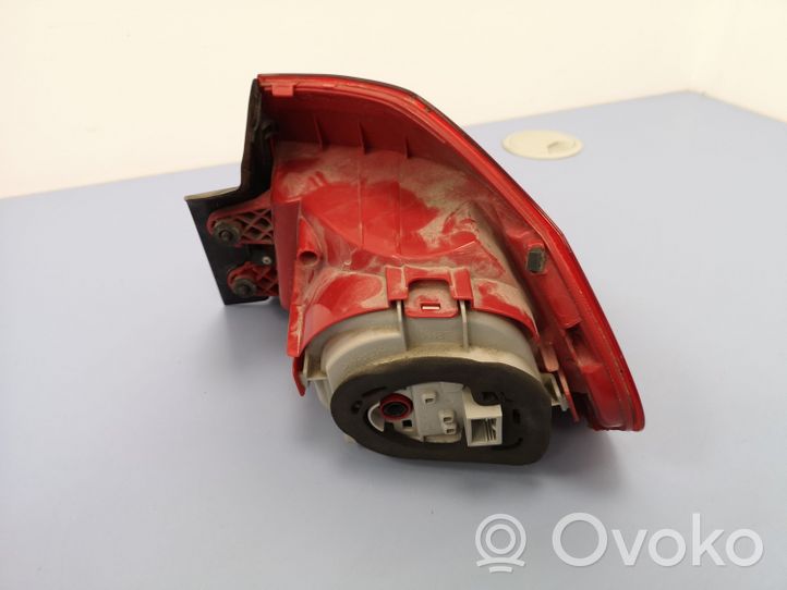 Volkswagen PASSAT B7 Lampa tylna 561945095F