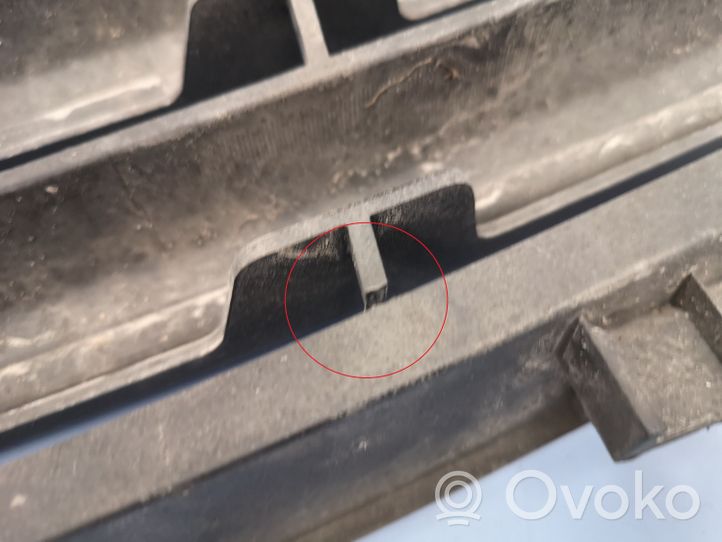 Opel Vivaro Grille calandre supérieure de pare-chocs avant 623104066R