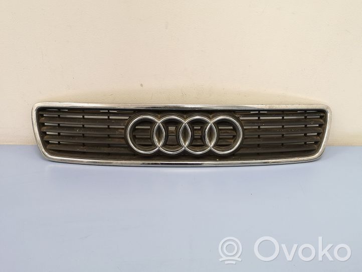 Audi A4 S4 B5 8D Grotelės priekinės 8D0853651E