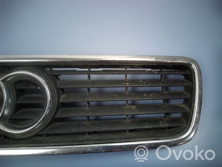 Audi A4 S4 B5 8D Передняя решётка 8D0853651J