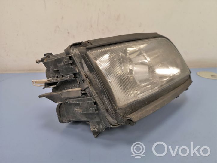 Audi A8 S8 D2 4D Lampa przednia 4D0941004P