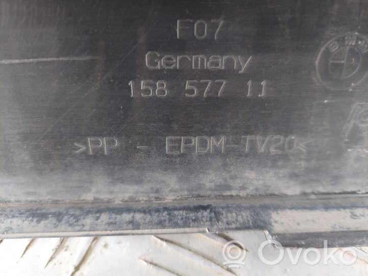 BMW 5 F10 F11 Moulure inférieure de pare-chocs arrière 15857711