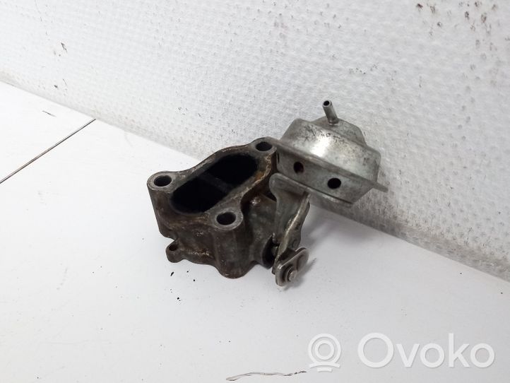 Toyota Yaris Soupape vanne EGR 2563033010