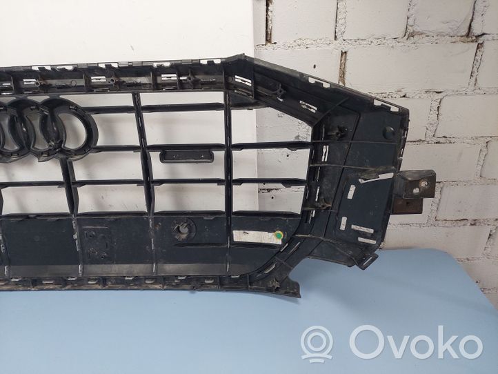 Audi Q8 Grille calandre supérieure de pare-chocs avant 4M8853651