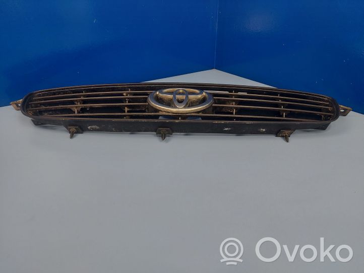 Toyota Corolla E110 Grille calandre supérieure de pare-chocs avant 531111A430