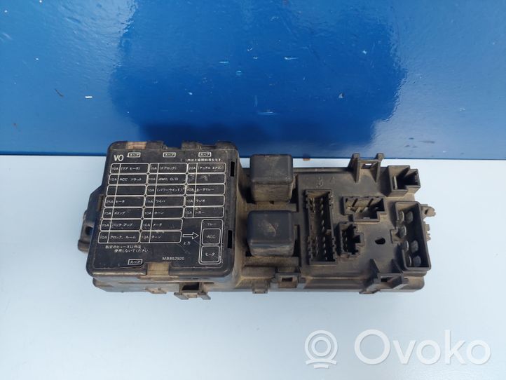 Mitsubishi Pajero Módulo de fusible MB852920