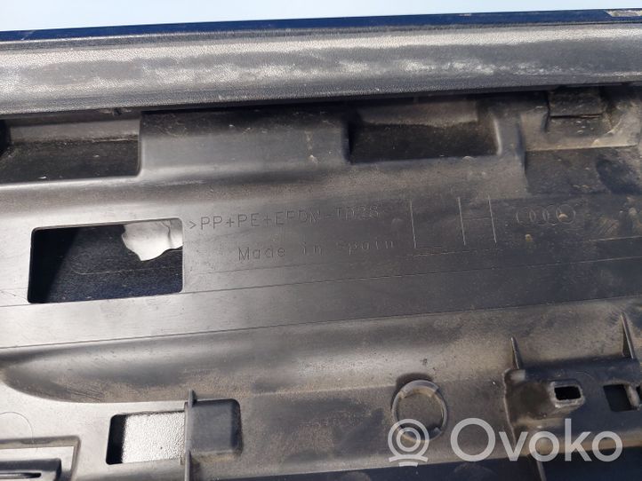 Audi Q3 8U Takaoven lista (muoto) 8U0853969D