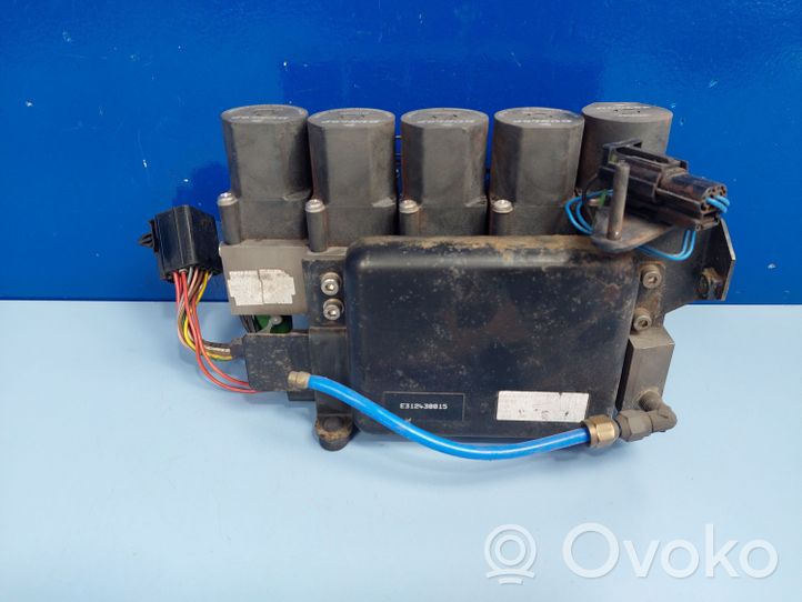 Land Rover Range Rover P38A Compresseur / pompe à suspension pneumatique E312430015