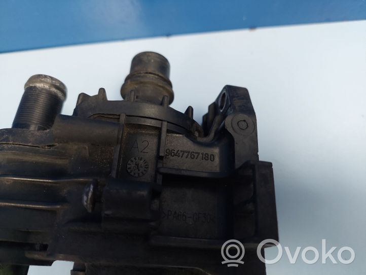 Citroen C4 I Boîtier de thermostat / thermostat 9647767180