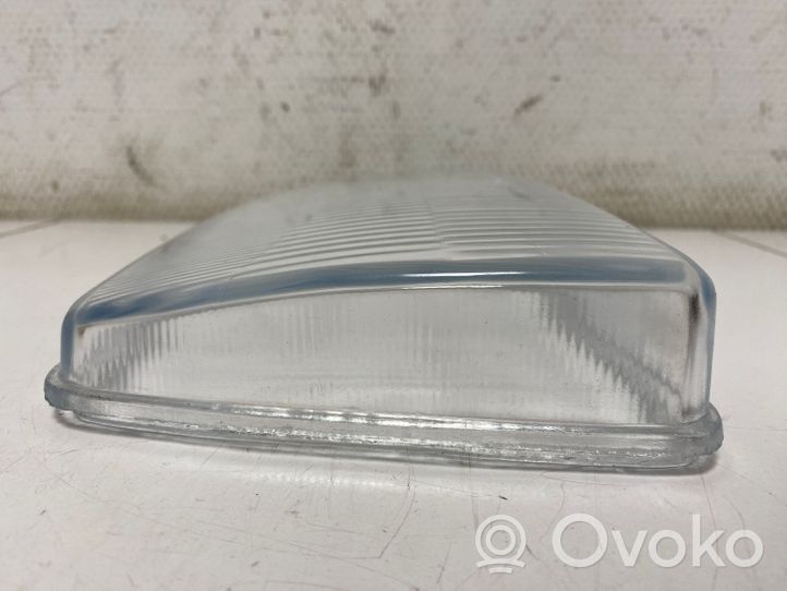 Volkswagen Jetta II Couvercle de lentille de phare 302129049