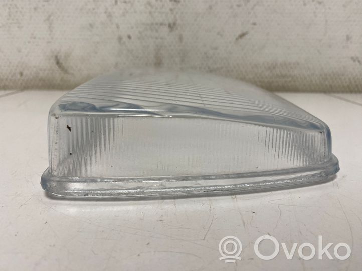 Volkswagen Jetta II Couvercle de lentille de phare 302129049