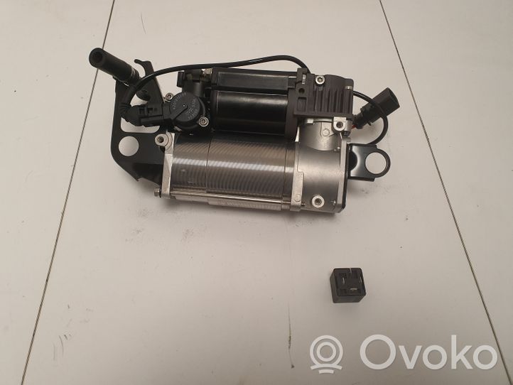 Volkswagen Touareg I Air suspension compressor/pump 7L0616007H