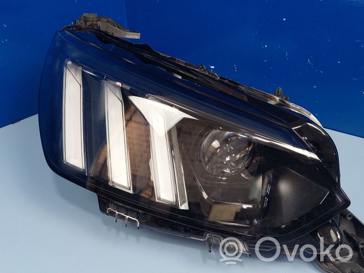 Peugeot 208 Lampa przednia 1656238980