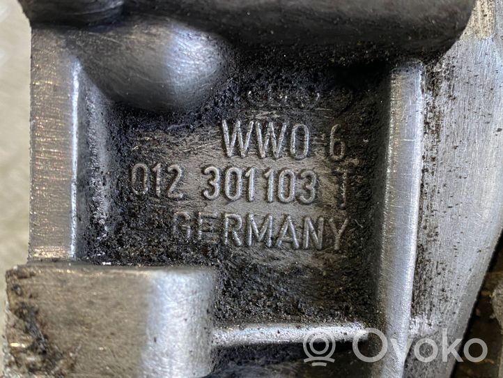 Audi A6 S6 C5 4B Mechaninė 5 pavarų dėžė 012301103T