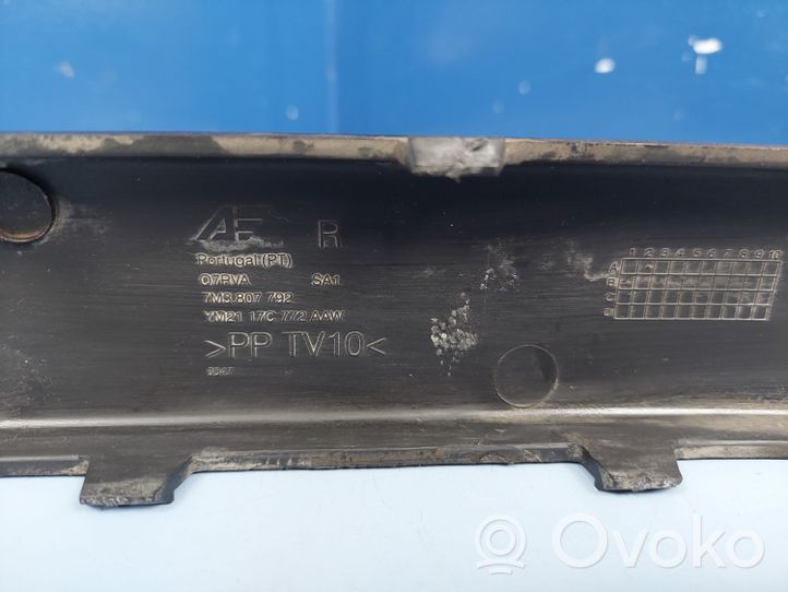 Volkswagen Sharan Modanatura della barra di rivestimento del paraurti anteriore 7M3807792