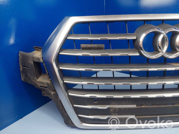 Audi Q7 4M Maskownica / Grill / Atrapa górna chłodnicy 4M0853651F