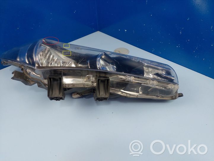 Toyota Corolla E160 E170 Lampa przednia 8111002E71