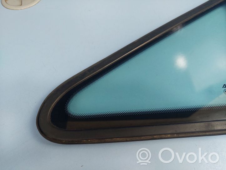 Ford Galaxy Front door vent window glass four-door 1073893