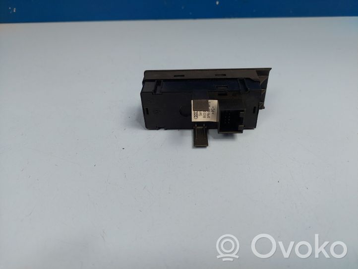 Audi A4 S4 B7 8E 8H Console centrale, commande de multimédia l'unité principale 8E0919721