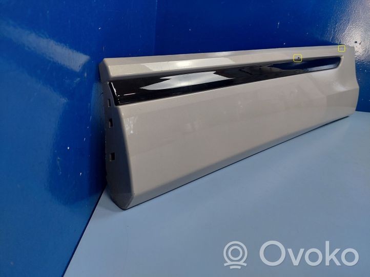 Audi Q8 Takaoven lista (muoto) 4M8853969B