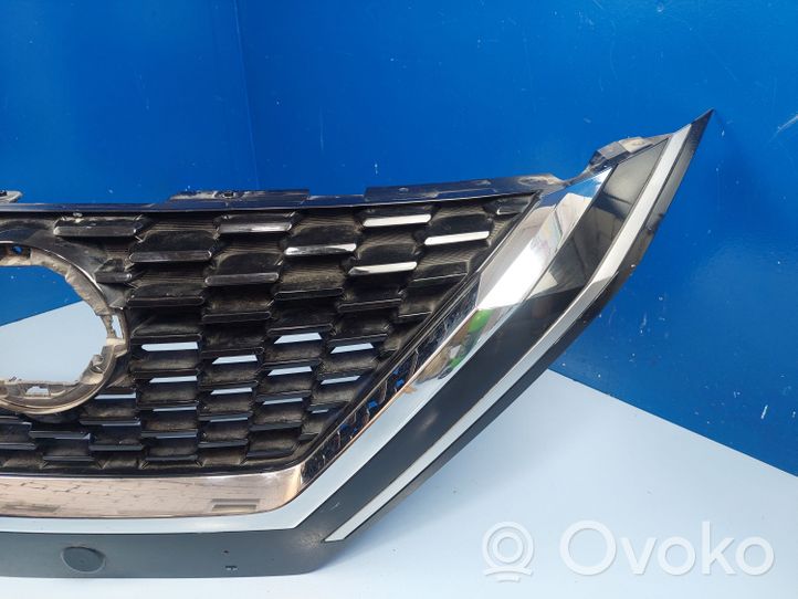 Nissan Qashqai J12 Grille calandre supérieure de pare-chocs avant 623106UAA