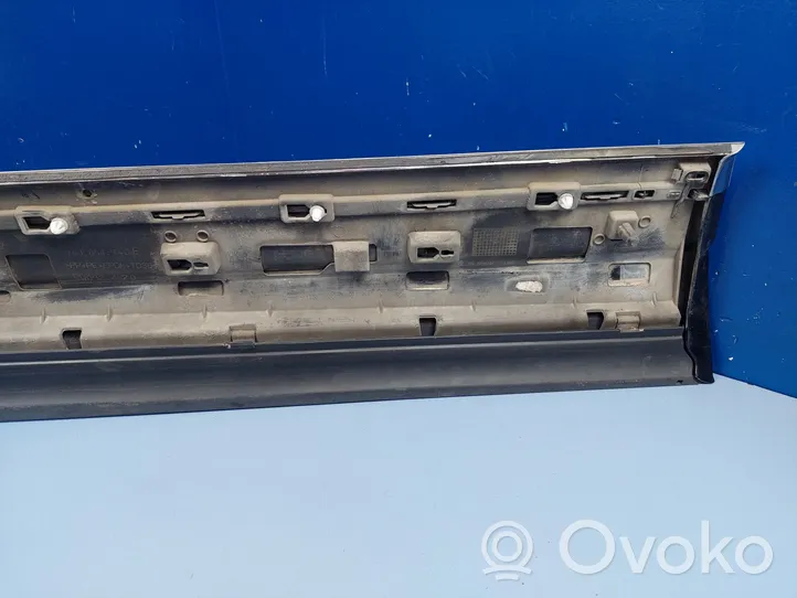 Volkswagen Touareg III Listón embellecedor de la puerta delantera (moldura) 760854940F